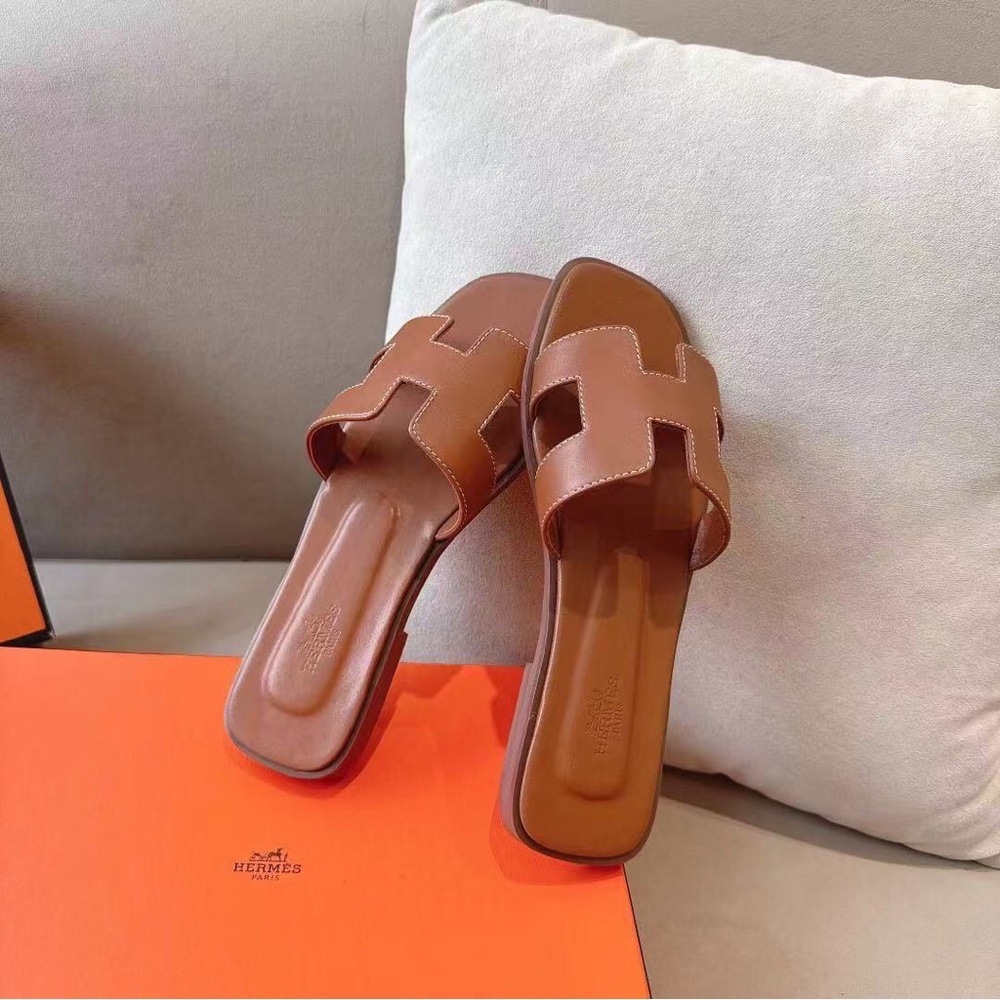 Hermes Iconic Oran Brown Slide Sandals - Picture 3 of 6